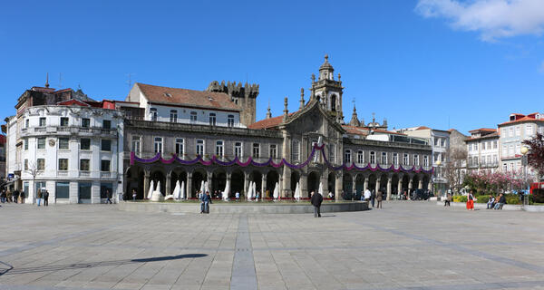 MEXE-TE BRAGA COM O GOLFE A 14 DE MAIO, NA AVENIDA CENTRAL