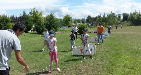 CRIAN�AS E JOVENS NO CLUBE GOLFE BRAGA 